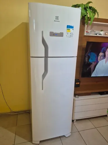Geladeira Electrolux DFN41 Frost free! Seminova