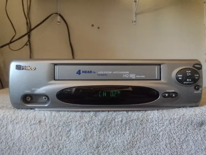 Videocassete. Philco. Modelo: PVC-4H16CK (04 cabeças) Funcionando.