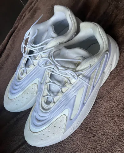 Tênis adidas / Ozelia 41