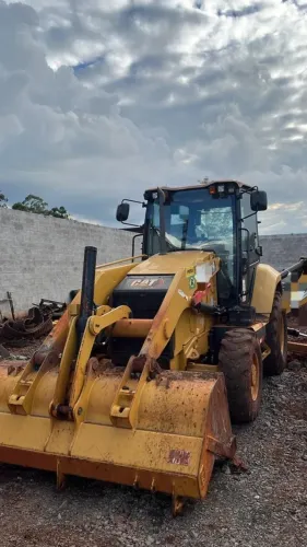 RETROESCAVADEIRA CATERPILLAR MOD 416 ano 2022