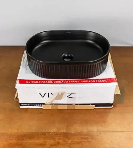 Cuba de Apoio Oval Slim em Cerâmica (49x31x13 cm) na cor Preto Fosco da marca Vivaz.