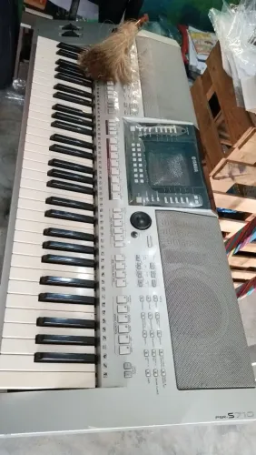 Teclado Yamaha PSR 710