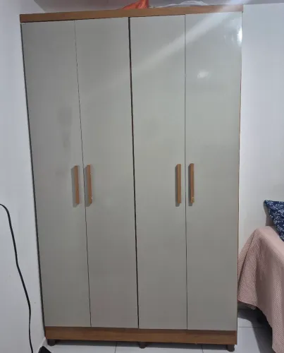 Guarda-Roupa 4 Portas com Gavetas - Muito Espaçoso