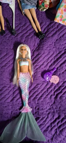 Barbie sereia color reveal série 4