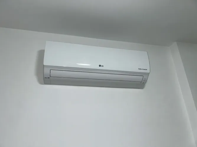 2 Ar-Condicionado LG Dual Inverter 9.000 BTUs 220V - Excelente Estado
