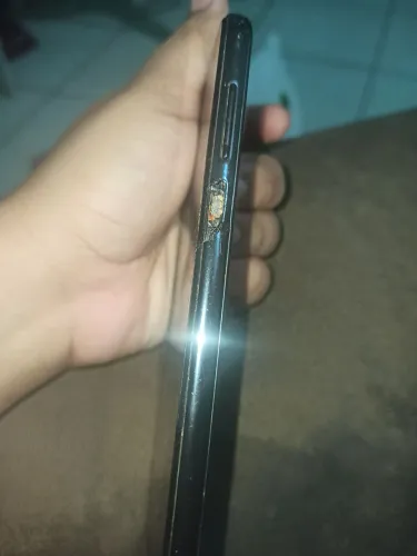 Estou vendendo um celular quebrado para quem quiser tirar peça ou talvez vender 