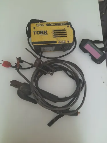 vendo máquina de solda 180 amp e umas ferramentas todas boa semi nova as ferramentas