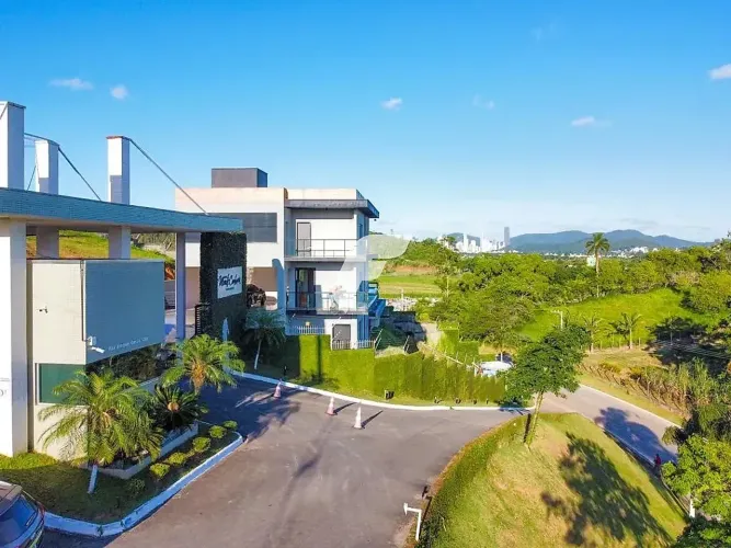 Terreno com 510,80m² em Condomínio Fechado em Camboriú