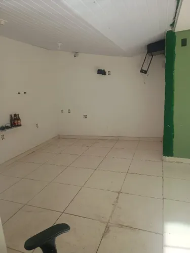 Loja com dois banheiros, no Bairro Esplanada, 100m, na rua Afonso Pena