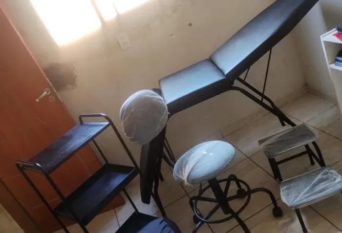 Kit maca, carrinho auxiliar, escadinha e mocho