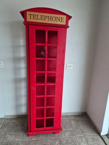 Cristaleira Vintage Cabine Londres