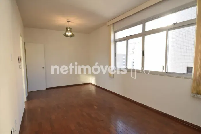 Oportunidade no bairro Santo Antônio!Apartamento de 02 quartos, próximo à Av. Prudente de