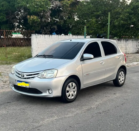 Toyota Etios X 1.3 Flex 16V 5P Mec. 2014