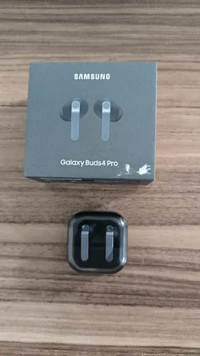 Fone Samsung Galaxy Buds4 Pro - Seminovo - Com Nota Fiscal e Garantia