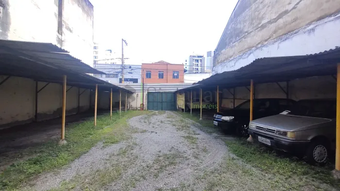 EXCELENTE TERRENO A VENDA NA LUIS PERRY- 698.000