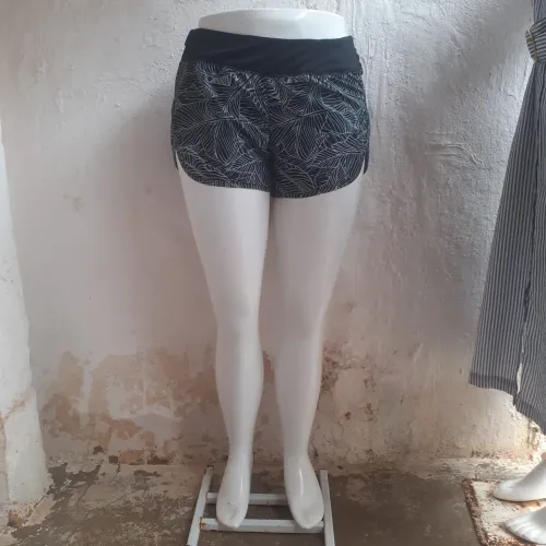 vendo manequim perna plus size veste 44