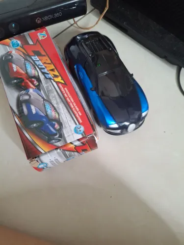 carro com som e luz 3d , novo com caixa e pilhas 