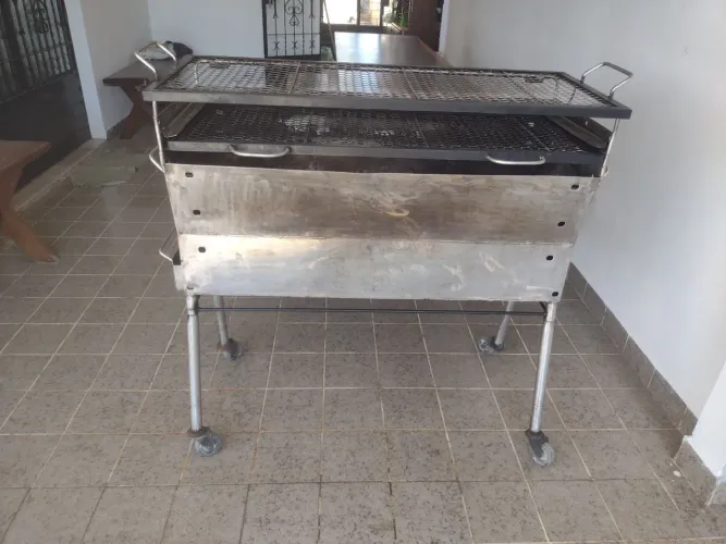 Churrasqueira profissional de inox super reforçada com roldanas para locomover