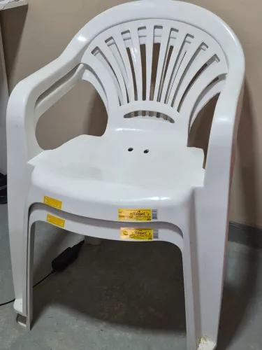 Cadeiras de plástico