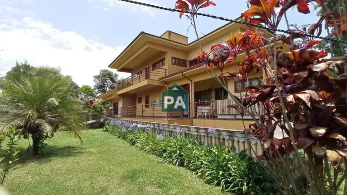 Chácara Alto Padrão à venda, 710m² de construção - Chácaras Poços de Caldas - Poços de Cal