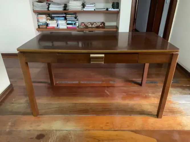 Escrivaninha de madeira maciça
