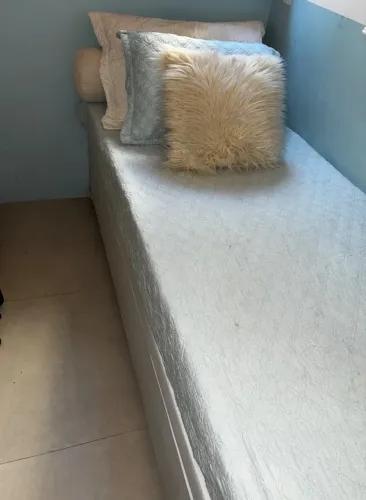 Cama baú solteiro (menos de 1 ano de uso) + espuma Ortobom D33