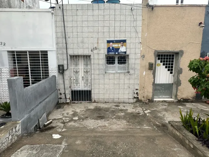 Em  Arcoverde na av Dom Pedro II,  do centro ideal para moradia ou para comércio.