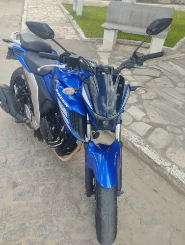 Vende-se moto fazer 250