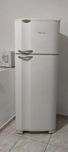 Troca geladeira por uma menor , ou vendo