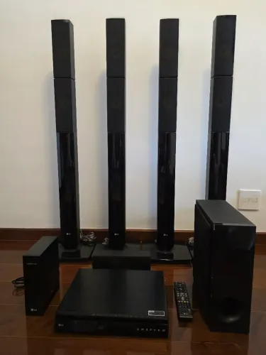 Home Theater Lg LHB655NW 5.1 canais com Blu-Ray 1000 watts