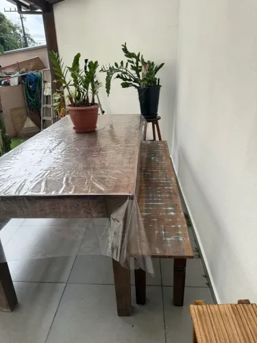Mesa de madeira de demolição 