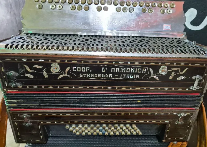 Acordeon Strafella 48 baixos - Raridade.! Musical