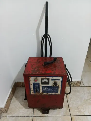 Carregador de bateria potente 6 e 12 volts voltagem 220