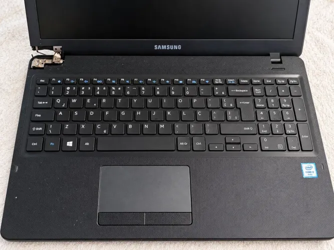 Samsung 300E NP300E5L 4GB para peças/reparo + carregador