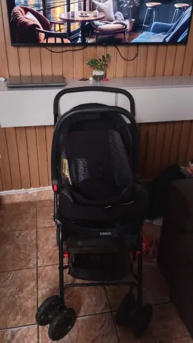 Carrinho de bebê mais bebê conforto