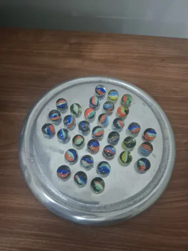 Resta Um de Metal e Bolinhas de Gude Coloridas