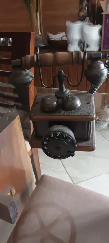 Telefone muito antigo