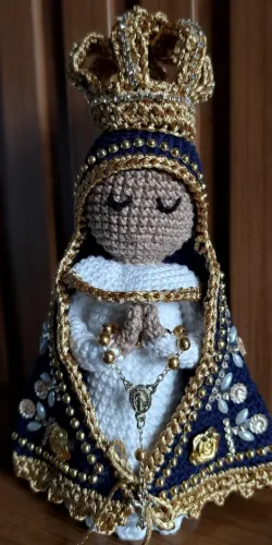 N. Sra. Aparecida em amigurumi