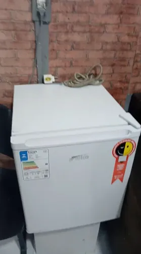Vendo frigobar seminovo