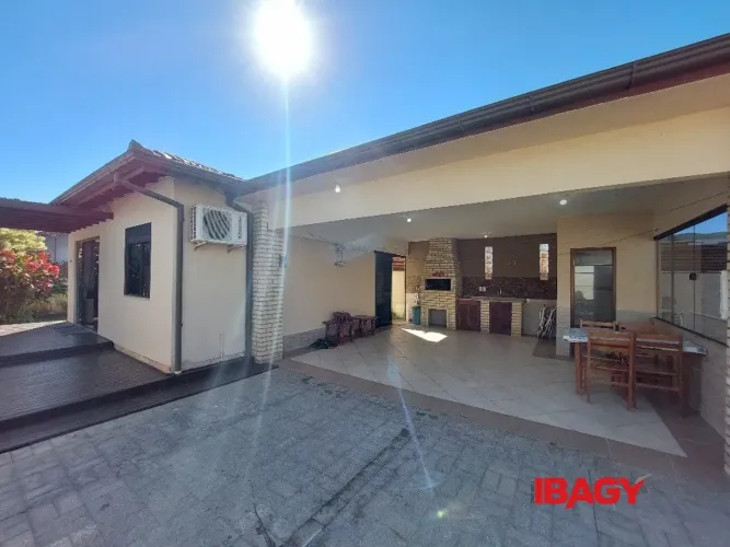 Excelente Casa 2 dormitório(s) em Campeche - Florianópolis