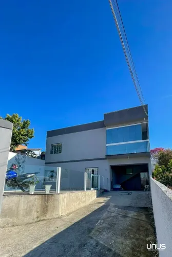Casa com 5 dormitórios na Serraria