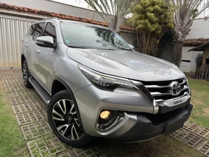 Toyota Hilux SW4 SRX 4X4 2.8 TDI 16V Dies. Aut. 2017