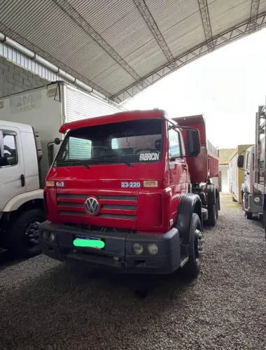 Caminhão caçamba basculante Volkswagen 23-220