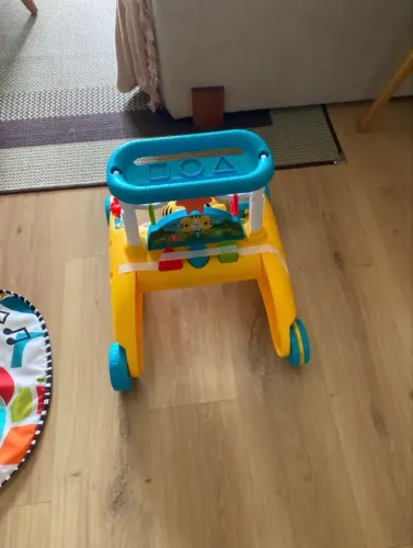 Andador Fisher Price( NA CAIXA)