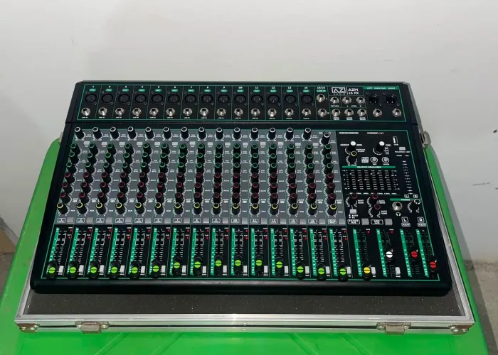 Mesa de Som Azm 16 Fx 16 Canais 2 Auxiliares