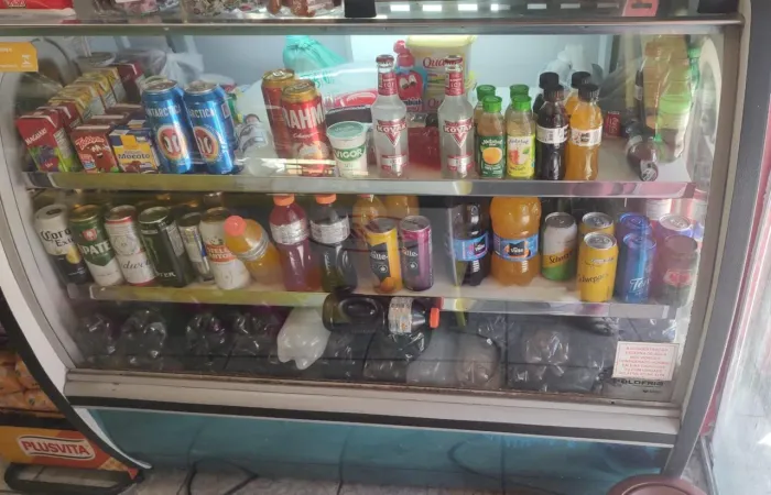 Balcão refrigerado semi novo 