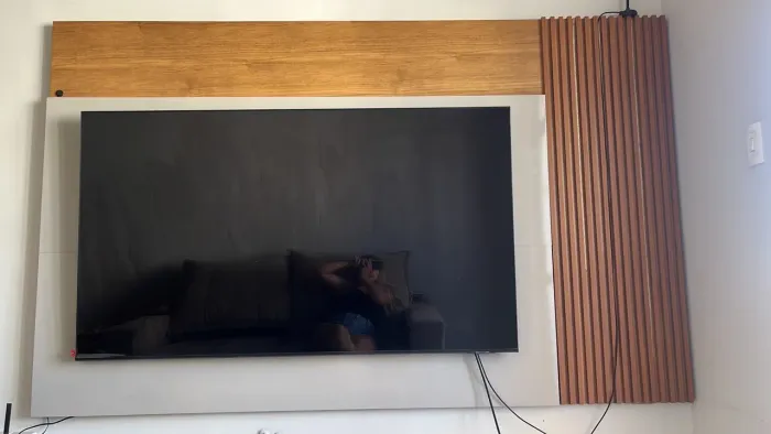 Vendo painel de tv 2 metros de largura tem led sem marcas de uso 