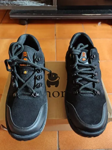 Bota para trilha/caminhadas, cor preta, 41, nova na caixa, super confortável e resistente.