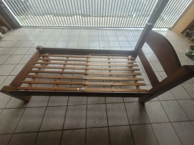Cama madeira maciça