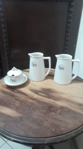 Antigo kit leiteiras de porcelana